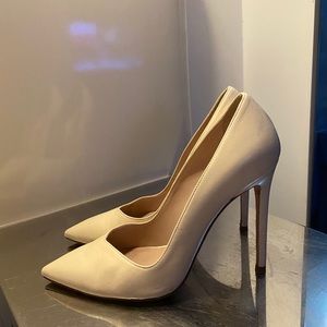 Stuart Weitzman Nude Pumps